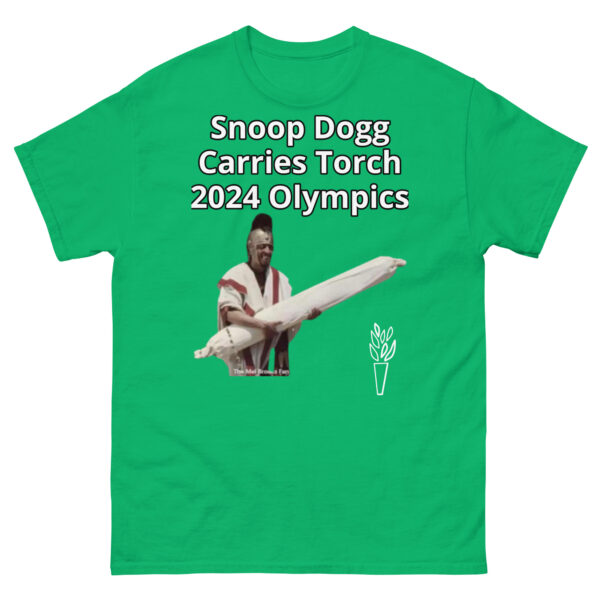 Snoop Carries Torch